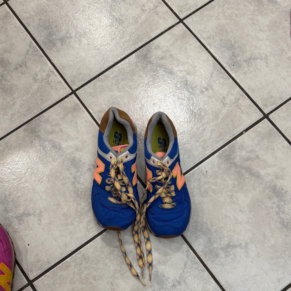 New Balance Women's Blue and Pink Sneakers